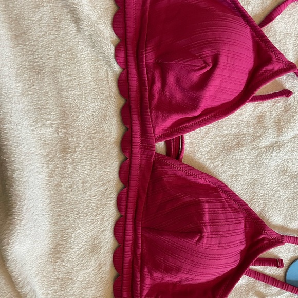 BNWT, Cupshe, fuchsia ruffle bikini top, XL, BRAND NEW - Picture 4 of 5